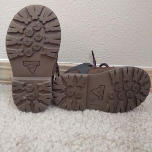 Oshkosh boots size 5